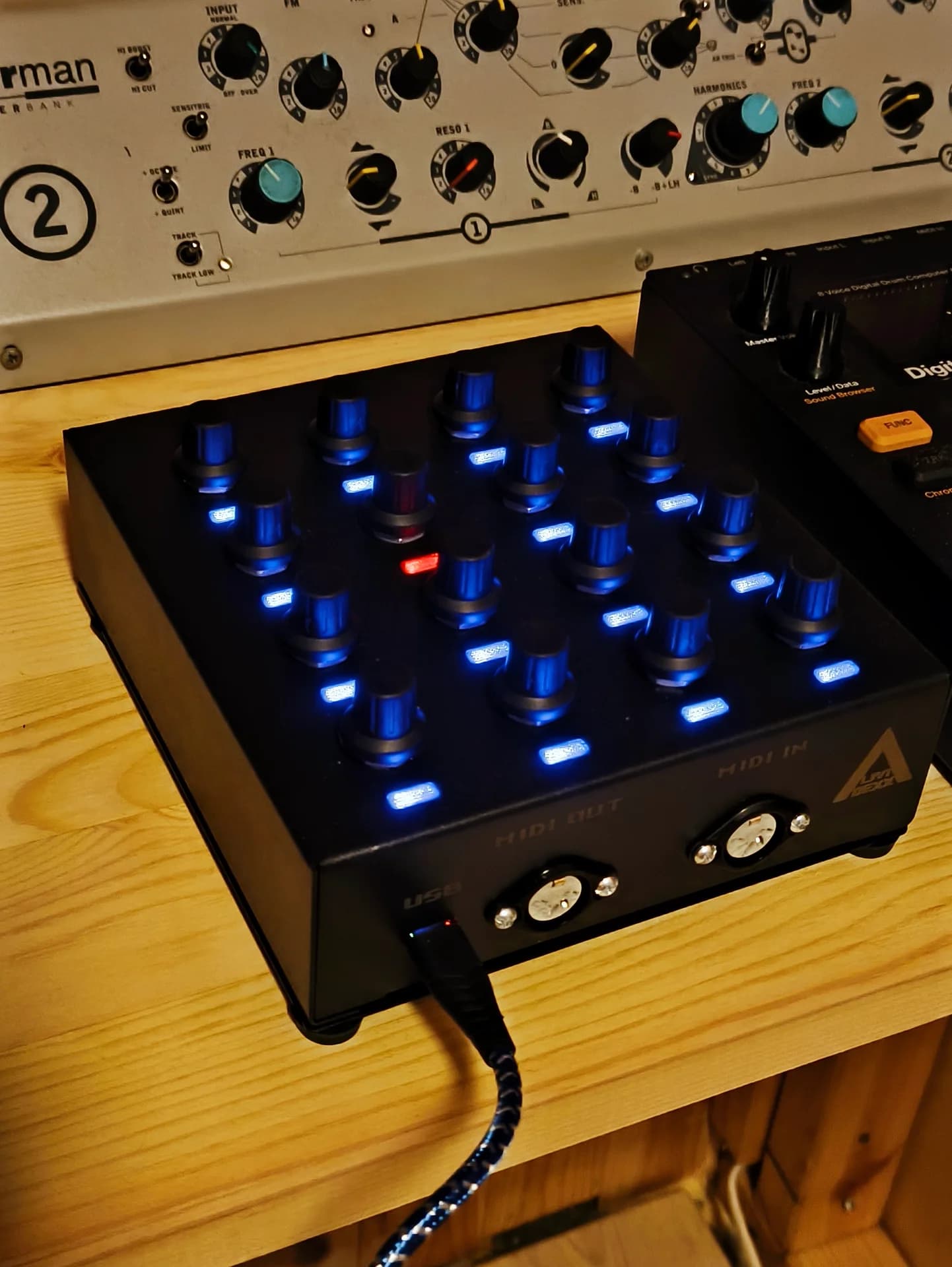 LiviControl LC16E MIDI controller — detail
